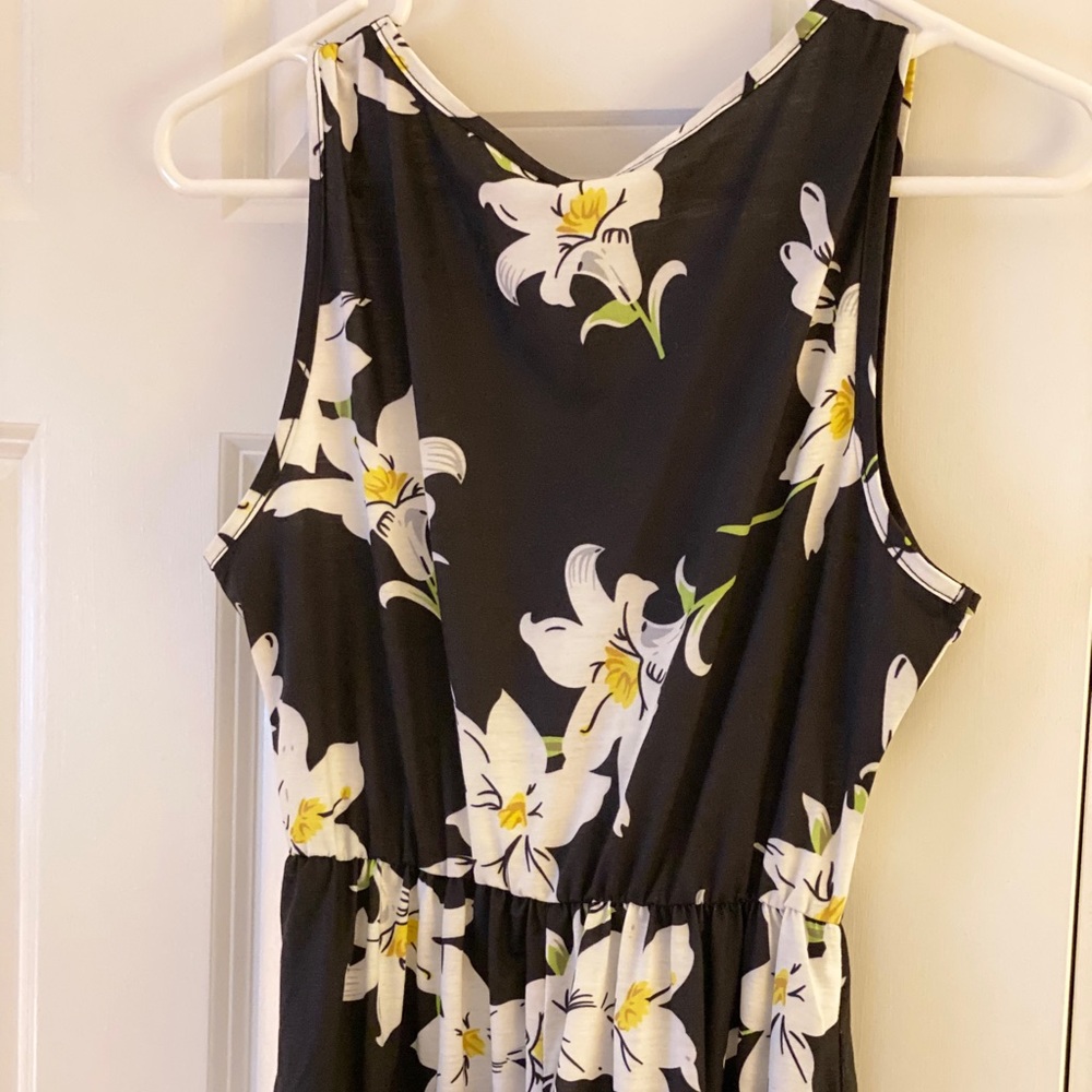 V-Neck Sleeveless Black Floral Dress with Ruffle Hem - Picture 12 of 12
